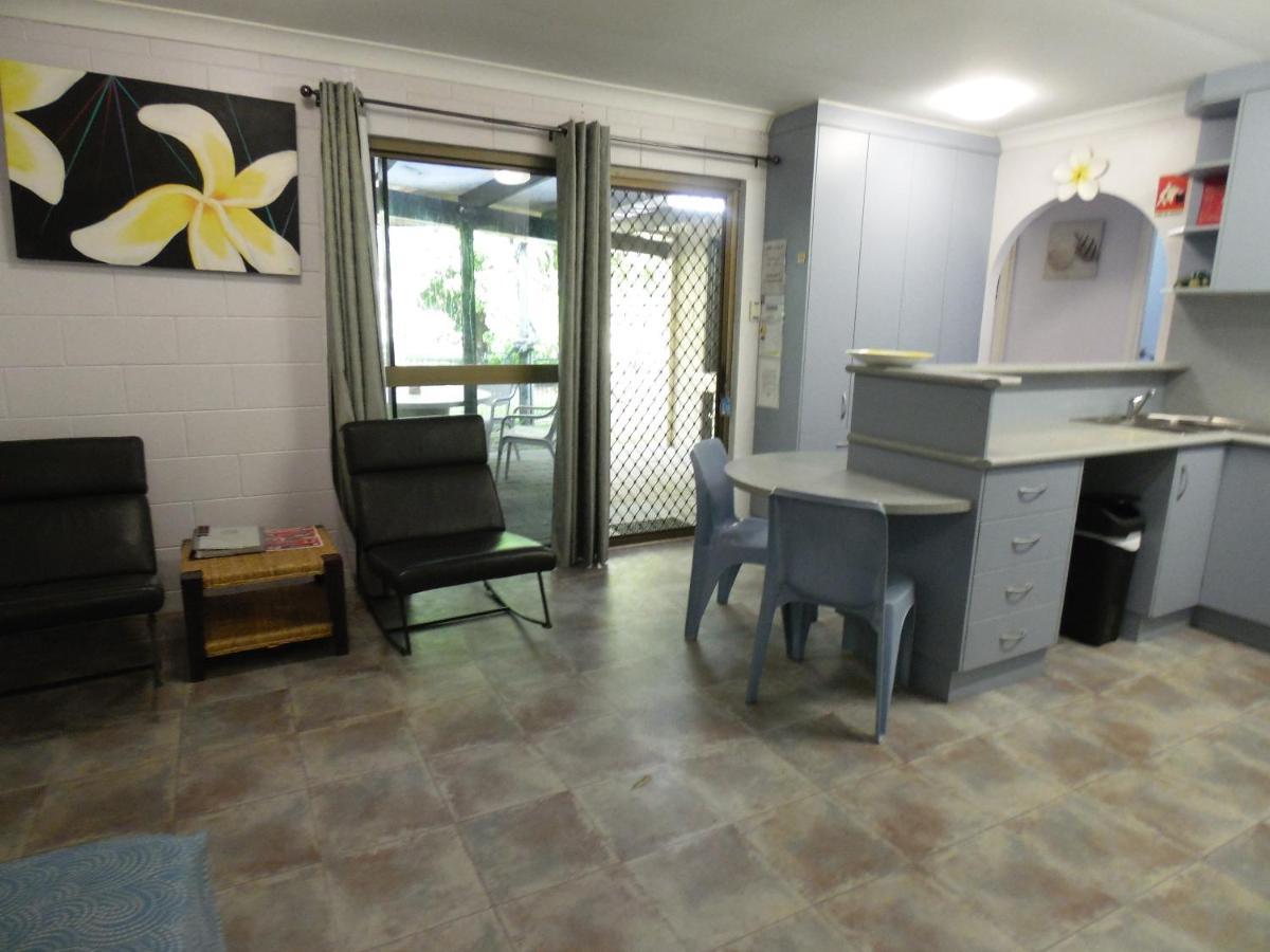 Balgal Beach Units Rollingstone Екстериор снимка