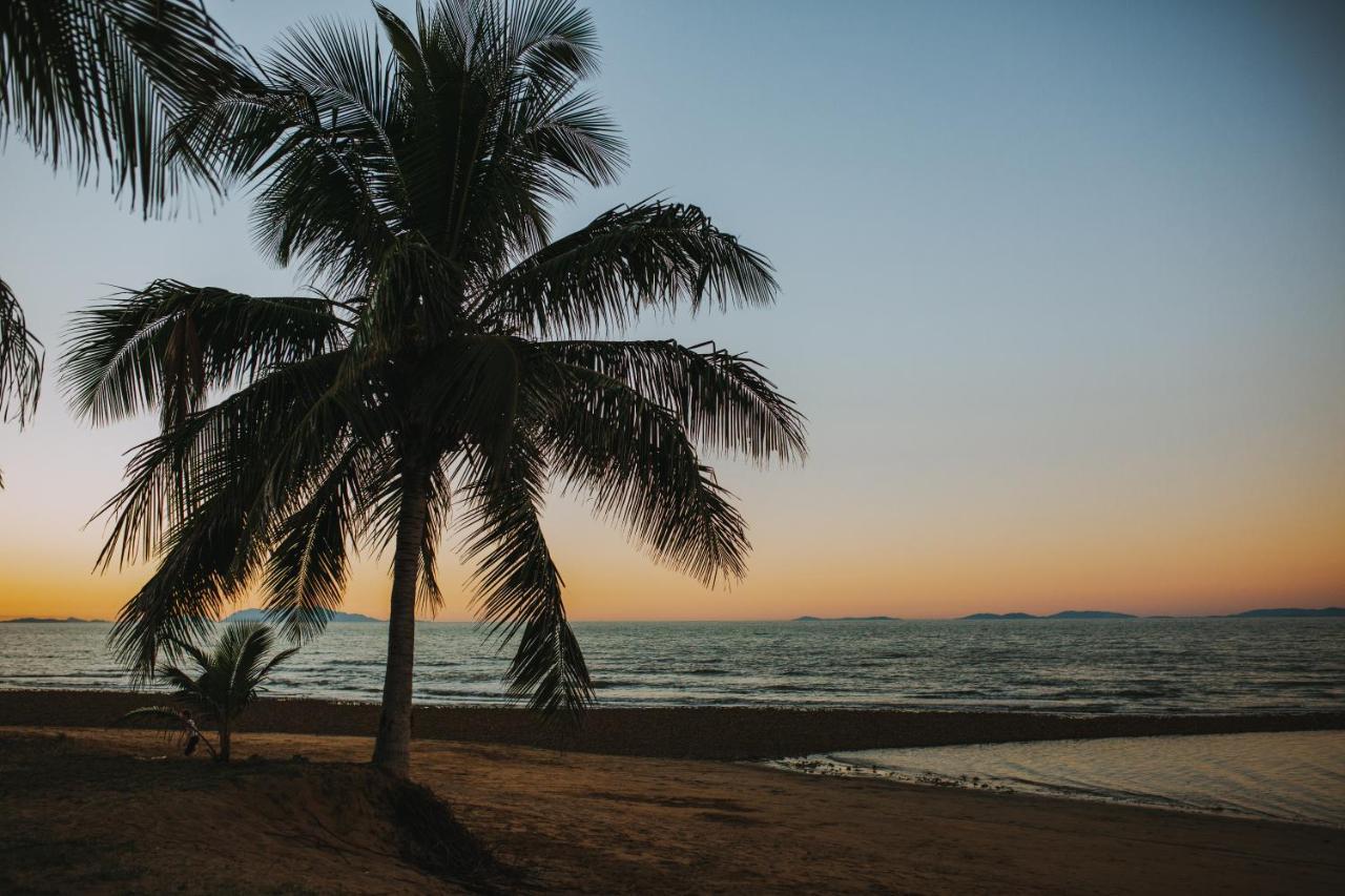 Balgal Beach Units Rollingstone Екстериор снимка